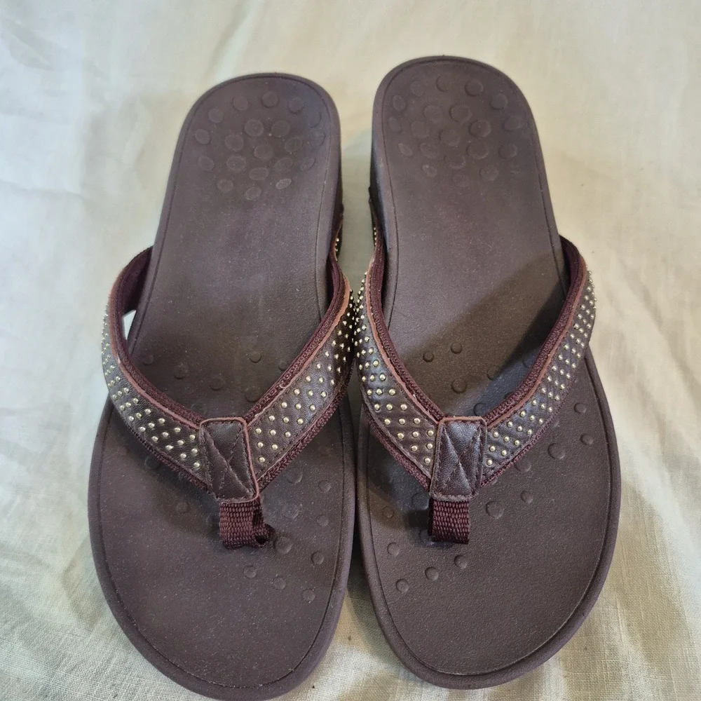 Vionic Pacific Kehoe Sandals Women's Size 10 Studded Wedge Flip Flop Orthotic